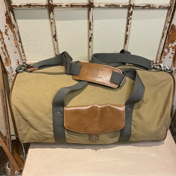 Cutter & Buck duffle - Picture 2 of 14